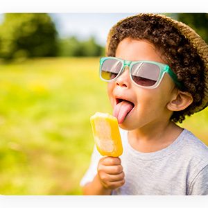 Niño disfrutando su helado | Alianza Team